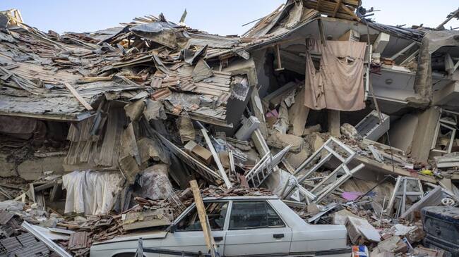 ELAZIG, TURKEY - JANUARY 25: A car stuck in the rubble after a 6.8-magnitude earthquake jolted eastern Turkish province of Elazig on January 25, 2020. Search and rescue efforts are underway after a deadly earthquake rattled eastern Turkey, killing at least 20 people and injuring more than 1,015 others, according to authorities (Photo by Ali Balikci/Anadolu Agency via Getty Images)