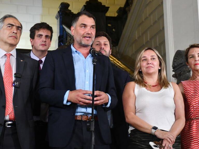 Cadem: los que más apoyan el Acuerdo Constitucional se consideran de centro y de derecha