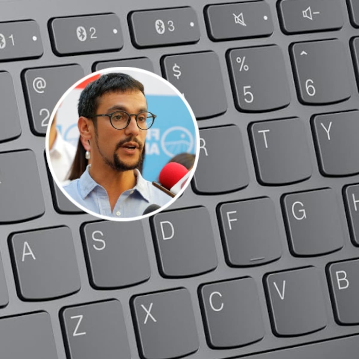 “No van a pagar la indolencia del gobierno”: alcalde de Peñalolén anuncia fondos municipales para mantener “Yo elijo mi PC”