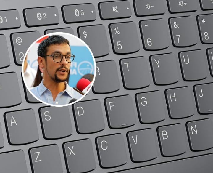 “No van a pagar la indolencia del gobierno”: alcalde de Peñalolén anuncia fondos municipales para mantener “Yo elijo mi PC”