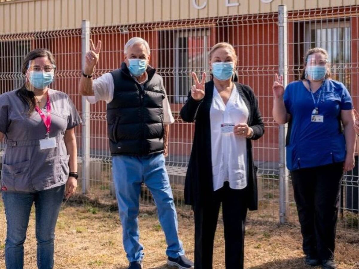 Primera dama Cecilia Morel recibió la vacuna contra el Covid-19 y llamó a respetar calendario