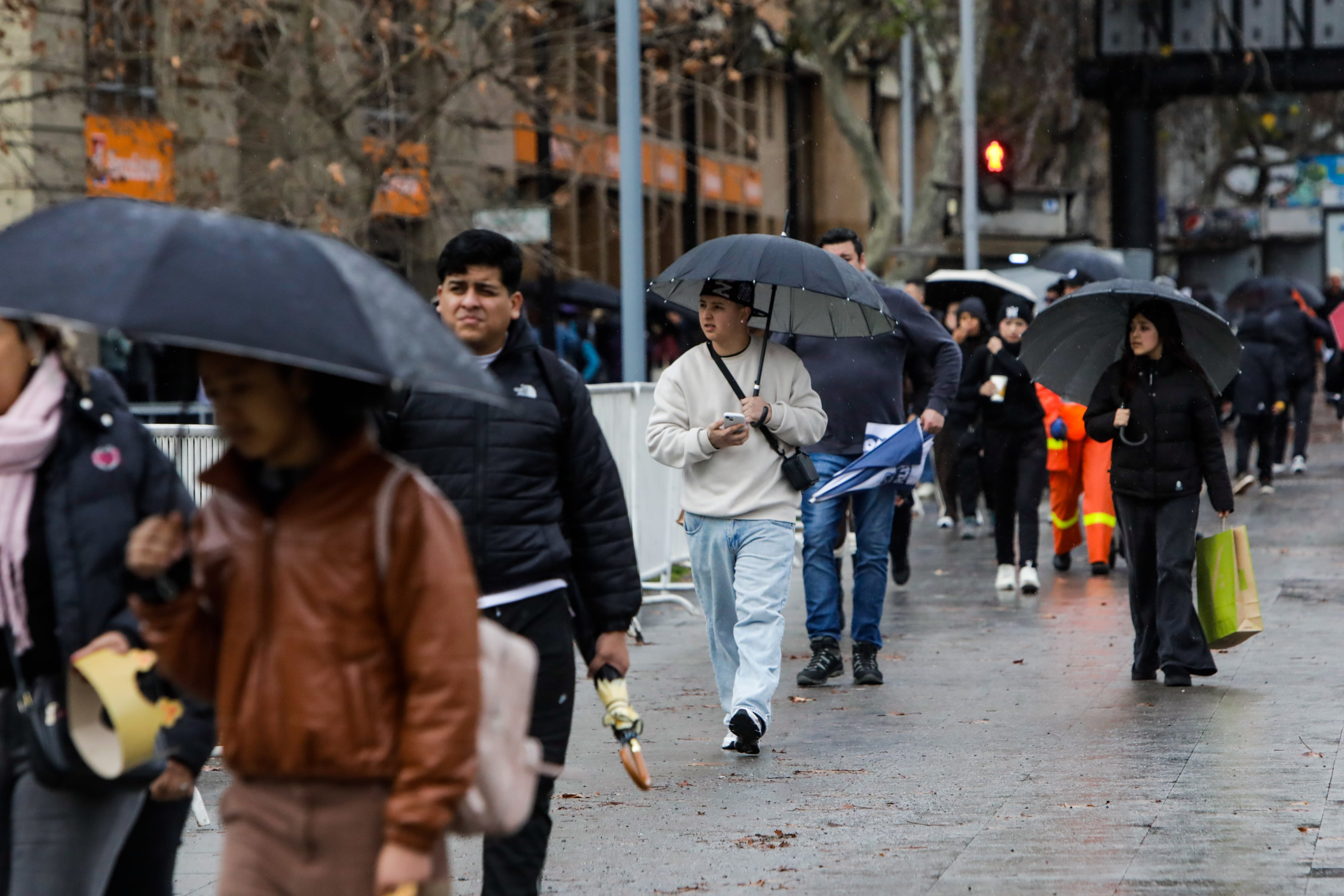 Confirman lluvia y nieve en Santiago por dos nuevos sistemas frontales: estos son los días clave de las precipitaciones