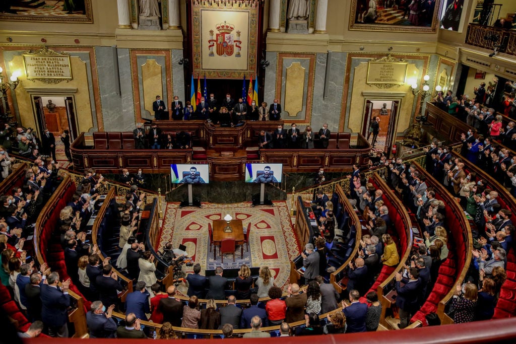 El presidente ucraniano Volodimir Zelenski habla ante la Cámara de España
