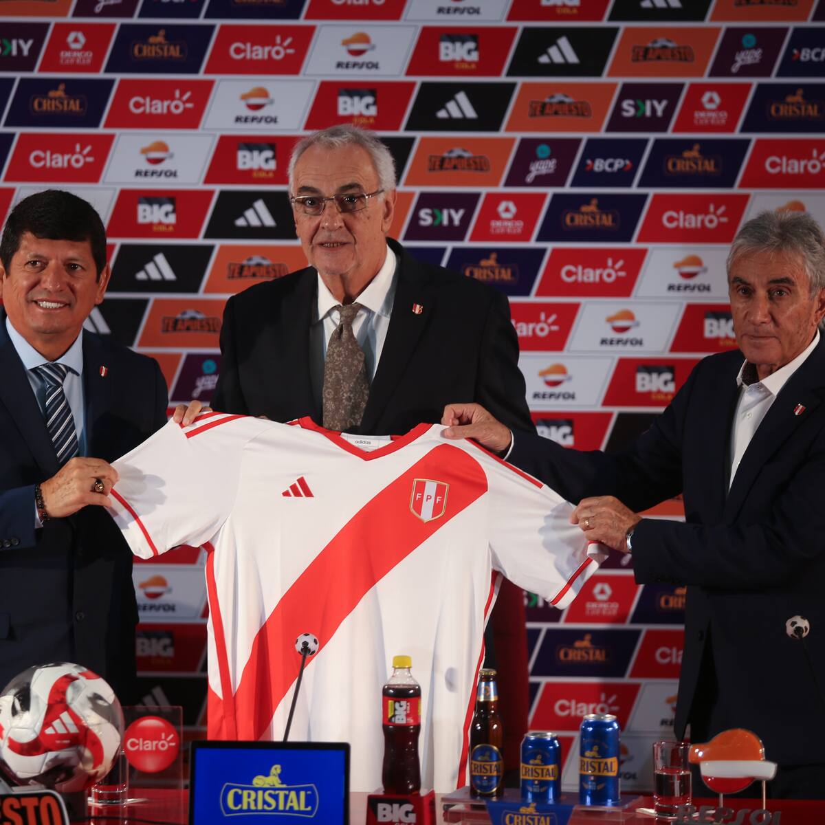 Detienen al presidente de la Federación Peruana de Fútbol por presunto vínculo con organización criminal