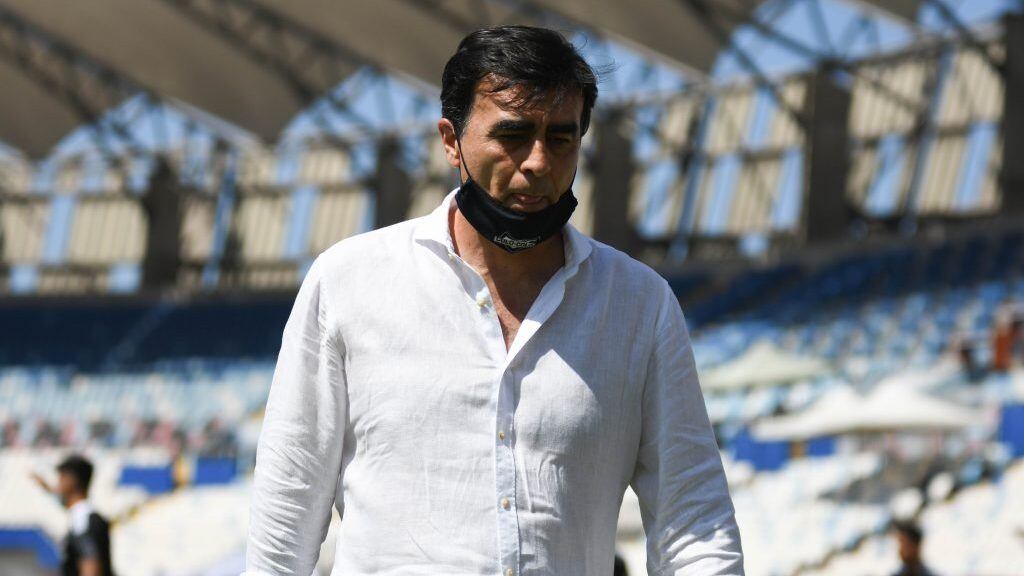 03 DE ENERO 2021 / ANTOFAGASTA Director Técnico Gustavo Quinteros hace abandono del campo de juego  , durante el partido valido por la Vigésima séptima fecha del Campeonato Nacional AFP Plan Vital 2020, entre Deportes Antofagasta vs Colo Colo  , disputado en el Estadio Calvo &amp; Bascuñán
FOTO CAMILO ALFARO / AGENCIAUNO