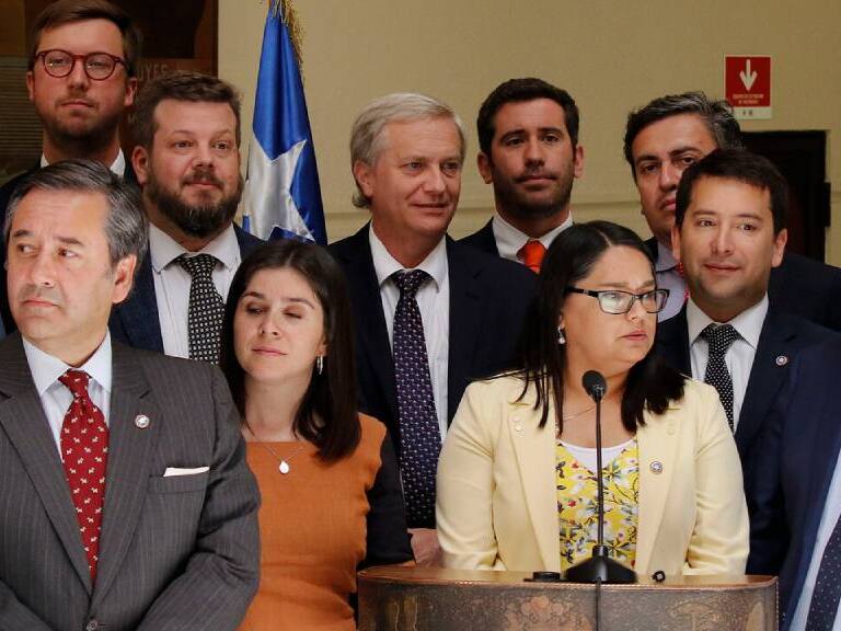 «Quien escribe la letra chica es el Partido Comunista»: Republicanos anuncian voto en contra del acuerdo constitucional