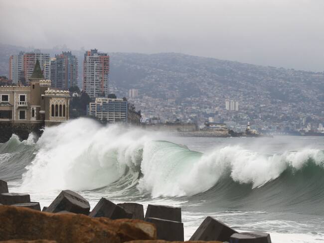 Emiten alerta por marejadas desde el Golfo de Penas hasta Arica: incluye Archipiélago de Juan Fernández