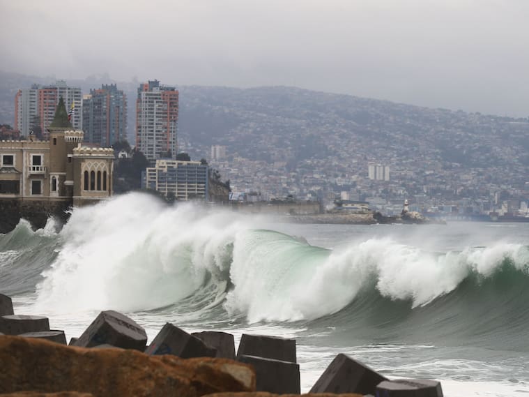 Emiten alerta por marejadas desde el Golfo de Penas hasta Arica: incluye Archipiélago de Juan Fernández