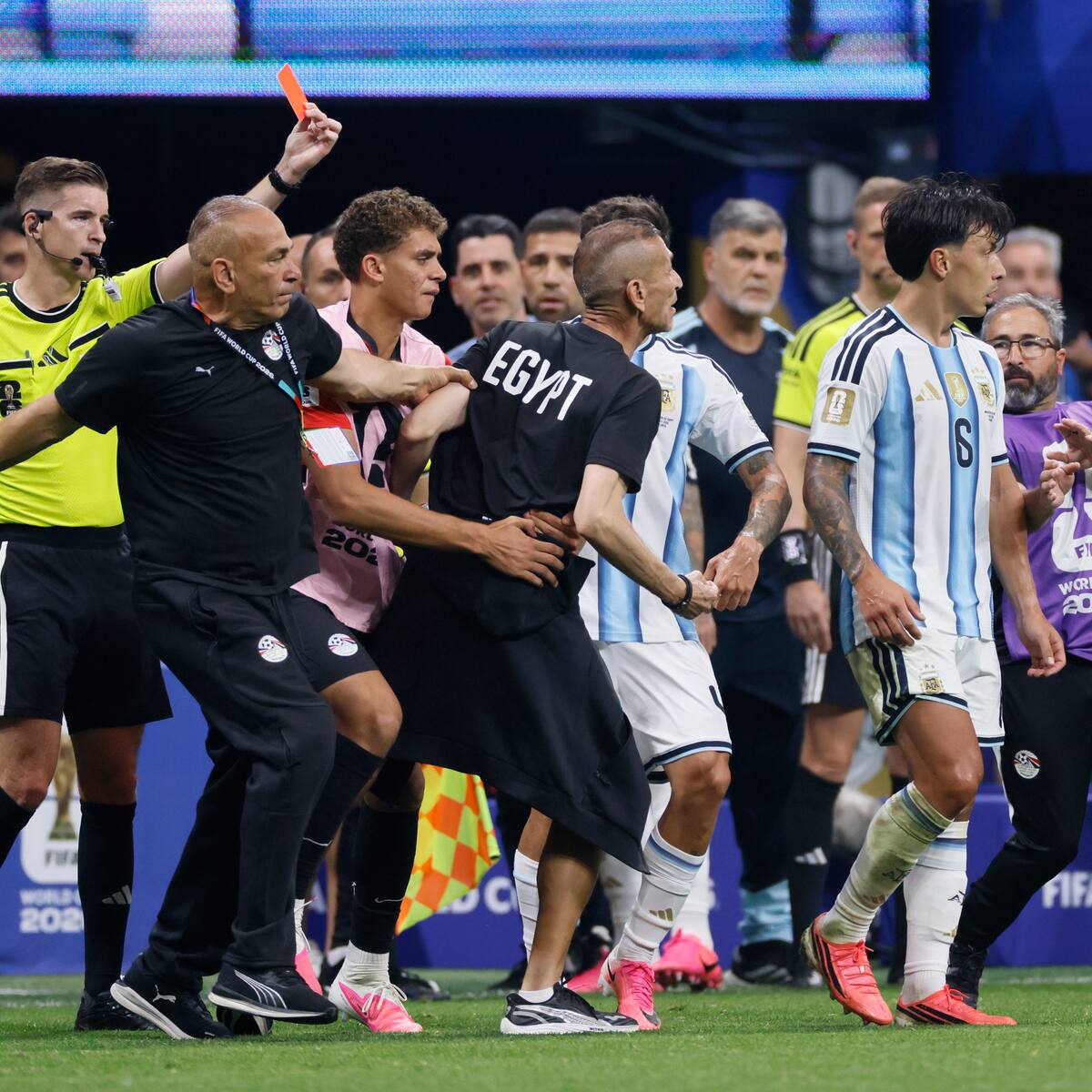 “Si quieren tanto que Argentina gane el Mundial, ¿por qué llaman a todos a venir y participar?"
