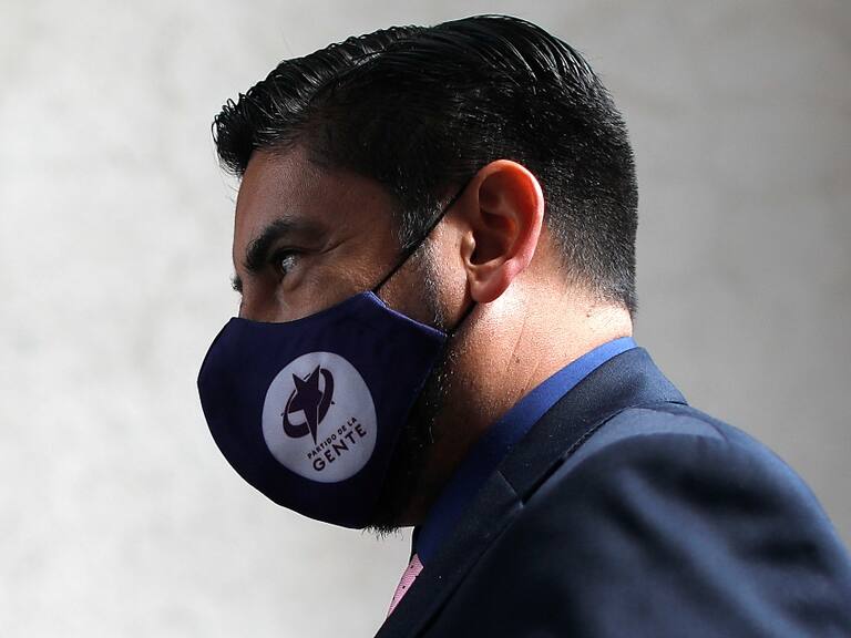 Rubén Oyarzo (PDG) y opción de que Karol Cariola asuma la presidencia de la Cámara Baja: «Su nombre genera tensión dentro de la militancia»