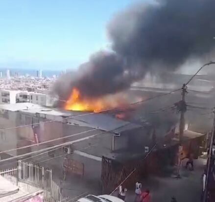 Incendio en Iquique lunes 18 de septiembre