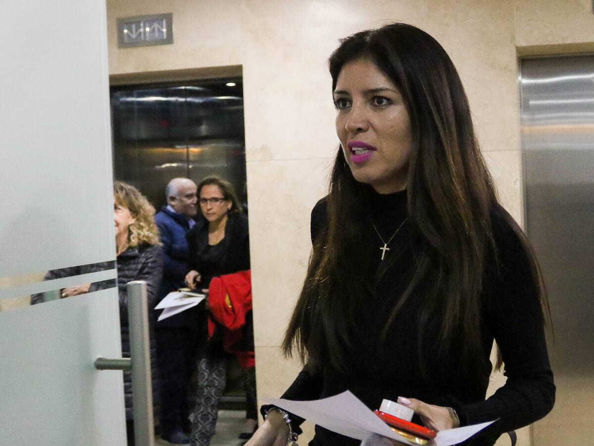 Karen Rojo es prófuga de la justicia: Interpol Santiago solicita detención de exalcaldesa a pedido de la Fiscalía