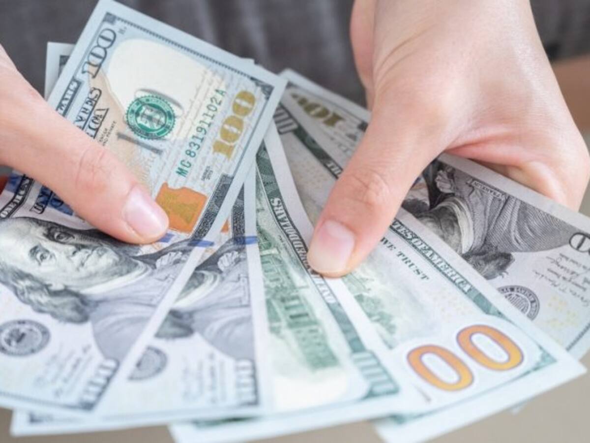 Dólar en Chile: divisa abre con pequeña alza sobre los $820