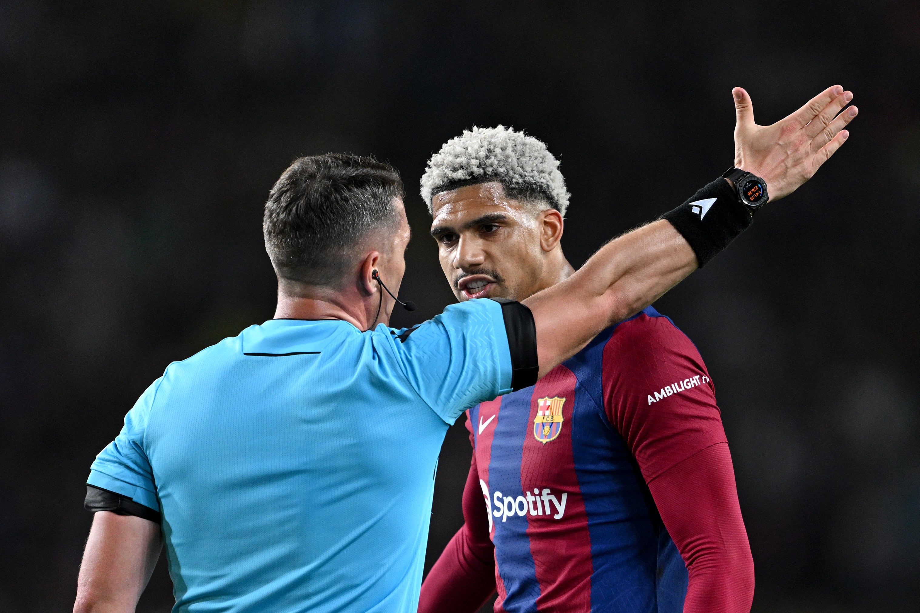 Ronald Araújo, expulsado en el Barcelona ante el PSG | Getty Images