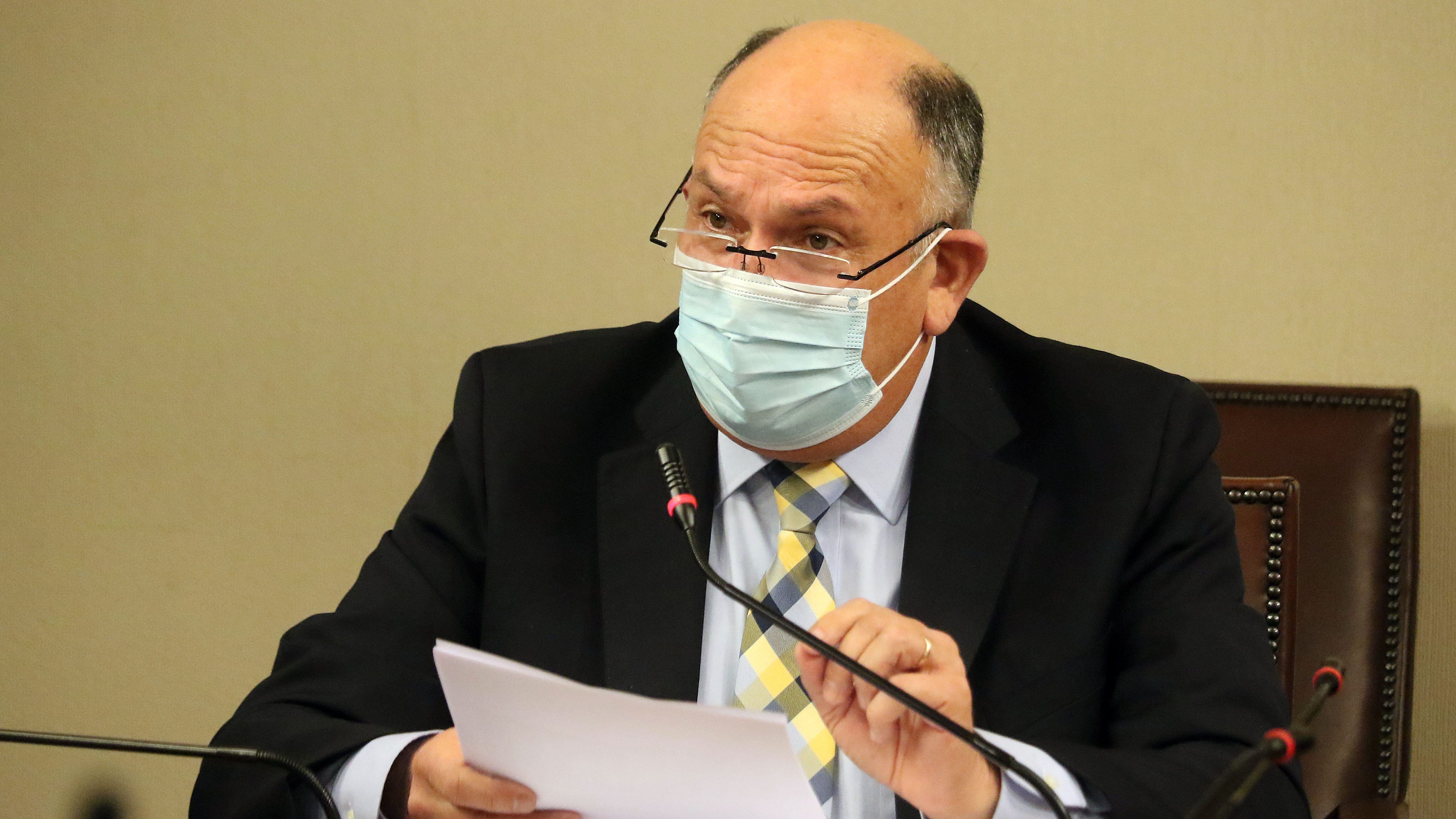 17 DE AGOSTO DE 2021/VALPARAISOEl diputado Sergio Bobadilla, durante la Comisión de Educación de la Cámara de Diputados, en donde se analiza el proyecto de ley, originado en mensaje, que establece un sistema de subvenciones para la modalidad educativa de reingreso.
FOTO: LEONARDO RUBILAR CHANDIA/AGENCIAUNO