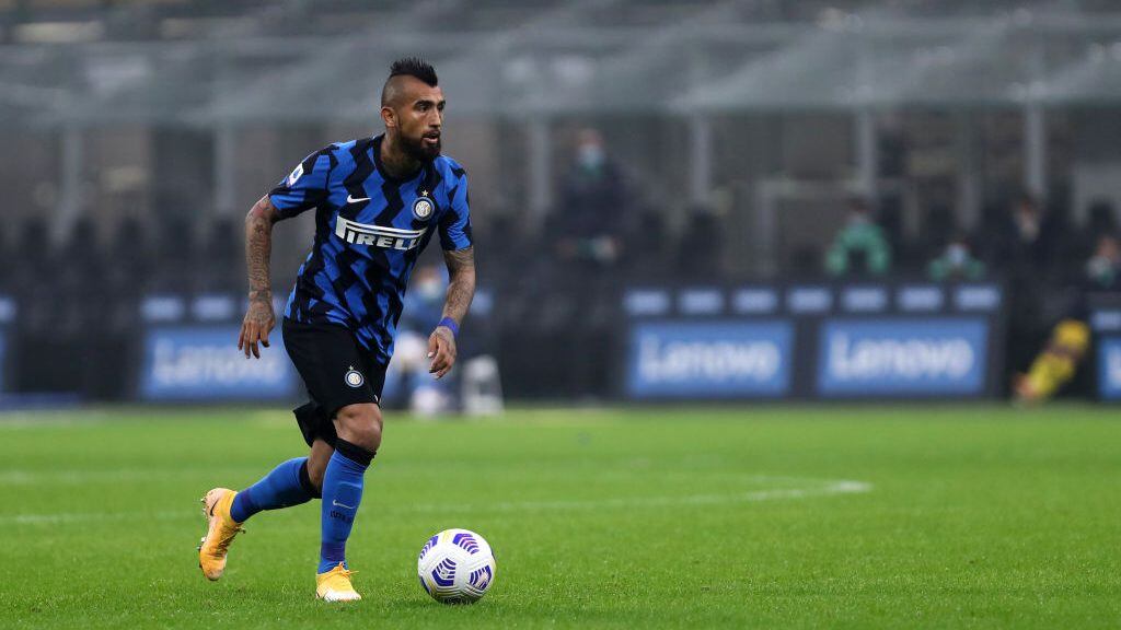 STADIO GIUSEPPE MEAZZA, MILANO, ITALY - 2020/10/31: Arturo Vidal of FC Internazionale in action during The Serie A match between FC Internazionale and Parma Calcio. The match end in a tie 2-2. (Photo by Marco Canoniero/LightRocket via Getty Images)
