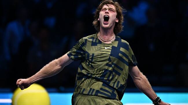 Andrey Rublev se impone a Daniil Medvedev en el arranque del Grupo Rojo en las ATP Finals