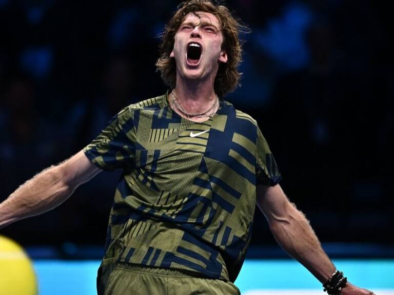 Andrey Rublev se impone a Daniil Medvedev en el arranque del Grupo Rojo en las ATP Finals