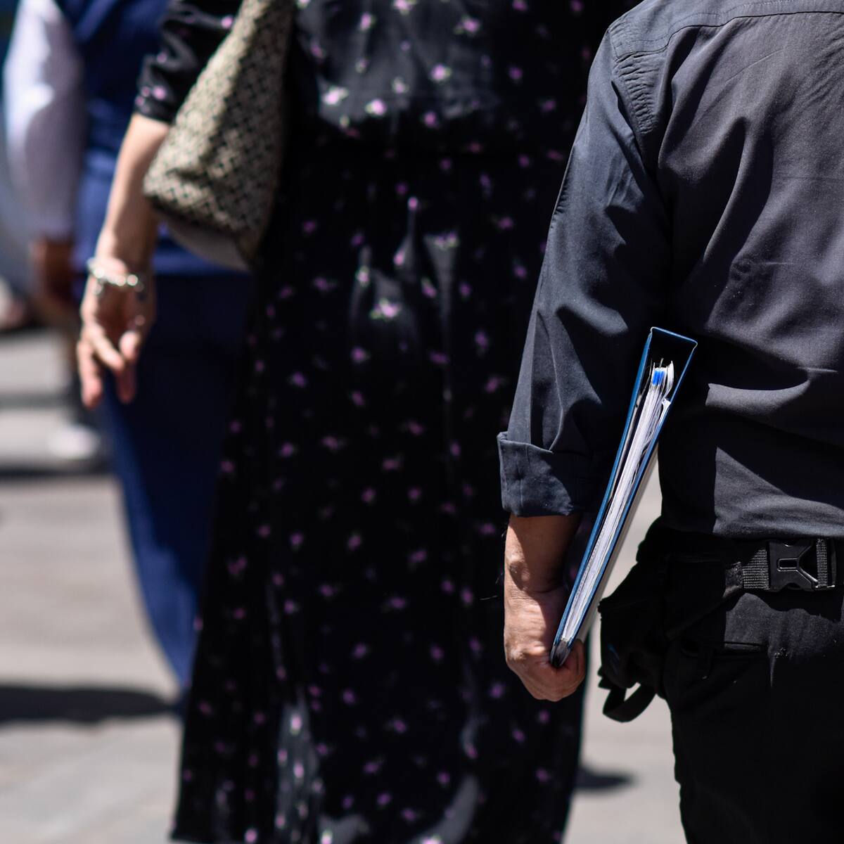 Desempleo baja al 8,0%: desafíos son que brecha de género persiste e informalidad afecta a 2,5 millones de trabajadores