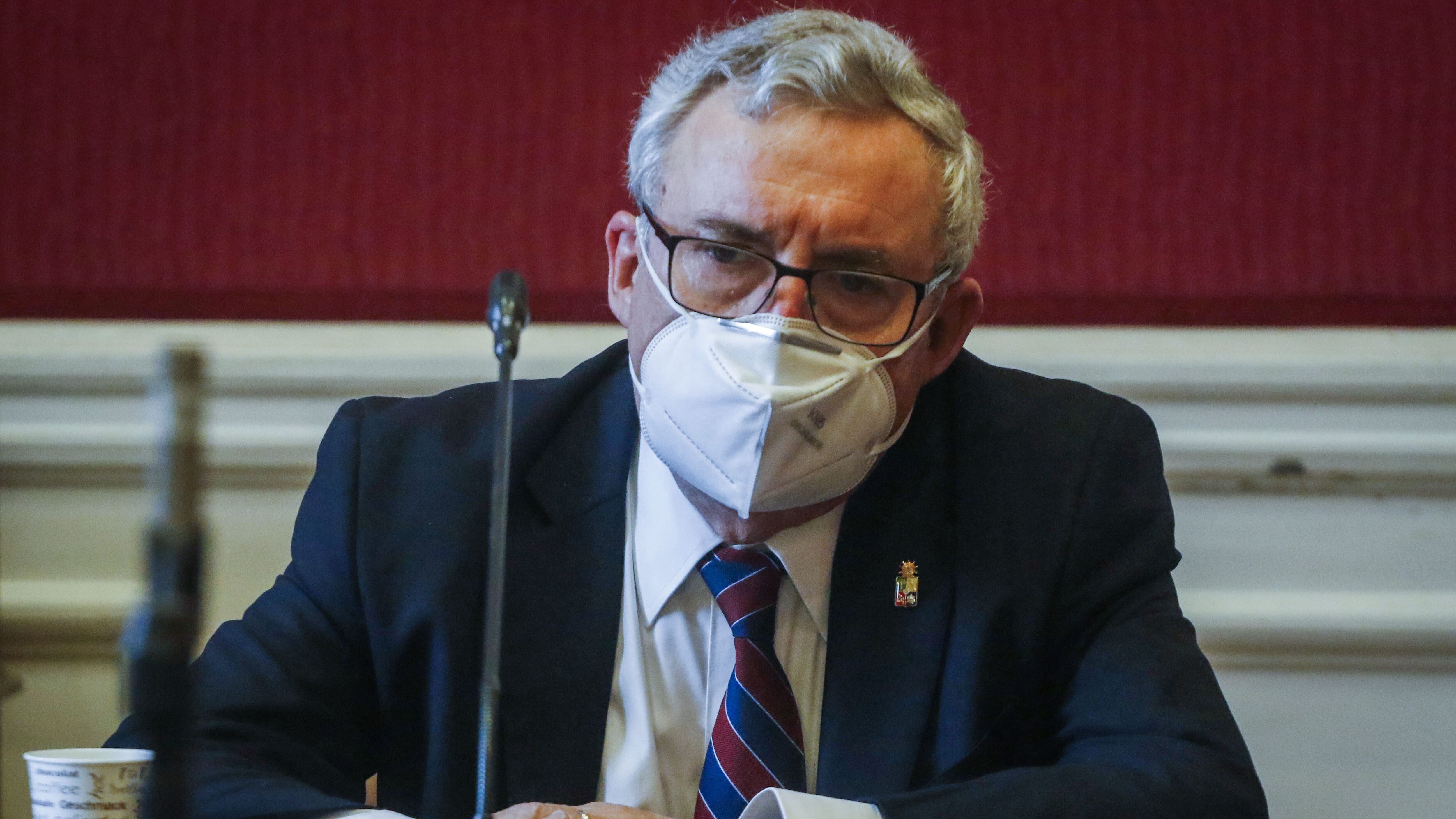 18 de marzo del 2021/SANTIAGOEl Rector de la Universidad de Chile, Ennio Vivaldi, se reúne con la nueva presidenta del Senado, con el objetivo de reconocer la labor de estas instituciones, e invitar a los rectores a desarrollar una agenda de trabajo transversal con la cámara alta.
FOTO: SEBASTIAN BELTRAN GAETE/AGENCIAUNO