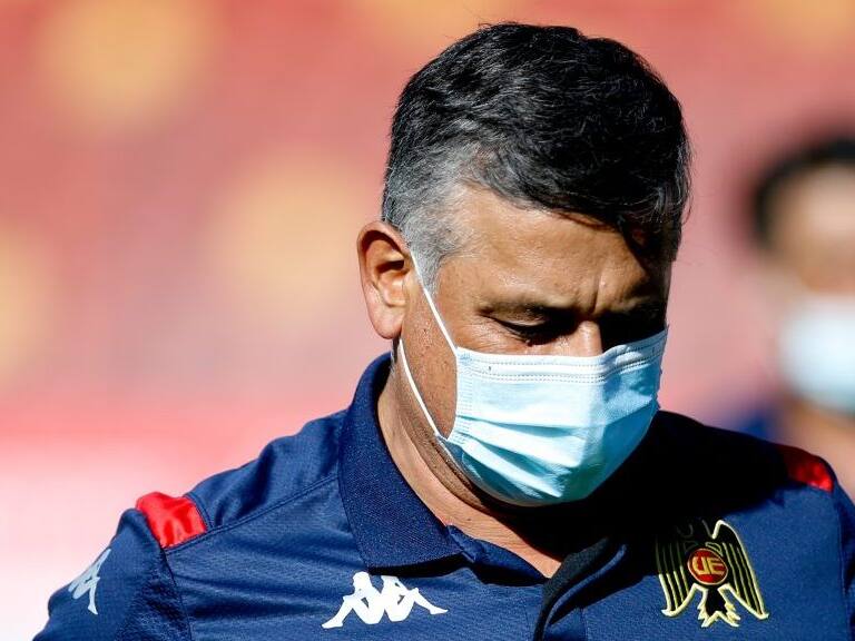 12 de Diciembre del 2020/SANTIAGOEl Director Tecnico de Union Española Ronald Fuentes(c) ,durante el partido valido por la Vigésimo tercera fecha del Campeonato Nacional AFP PlanVital 2020, entre Union Española vs Colo Colo, disputado en el Estadio Santa Laura.
FOTO:FRANCISCO LONGA/AGENCIAUNO