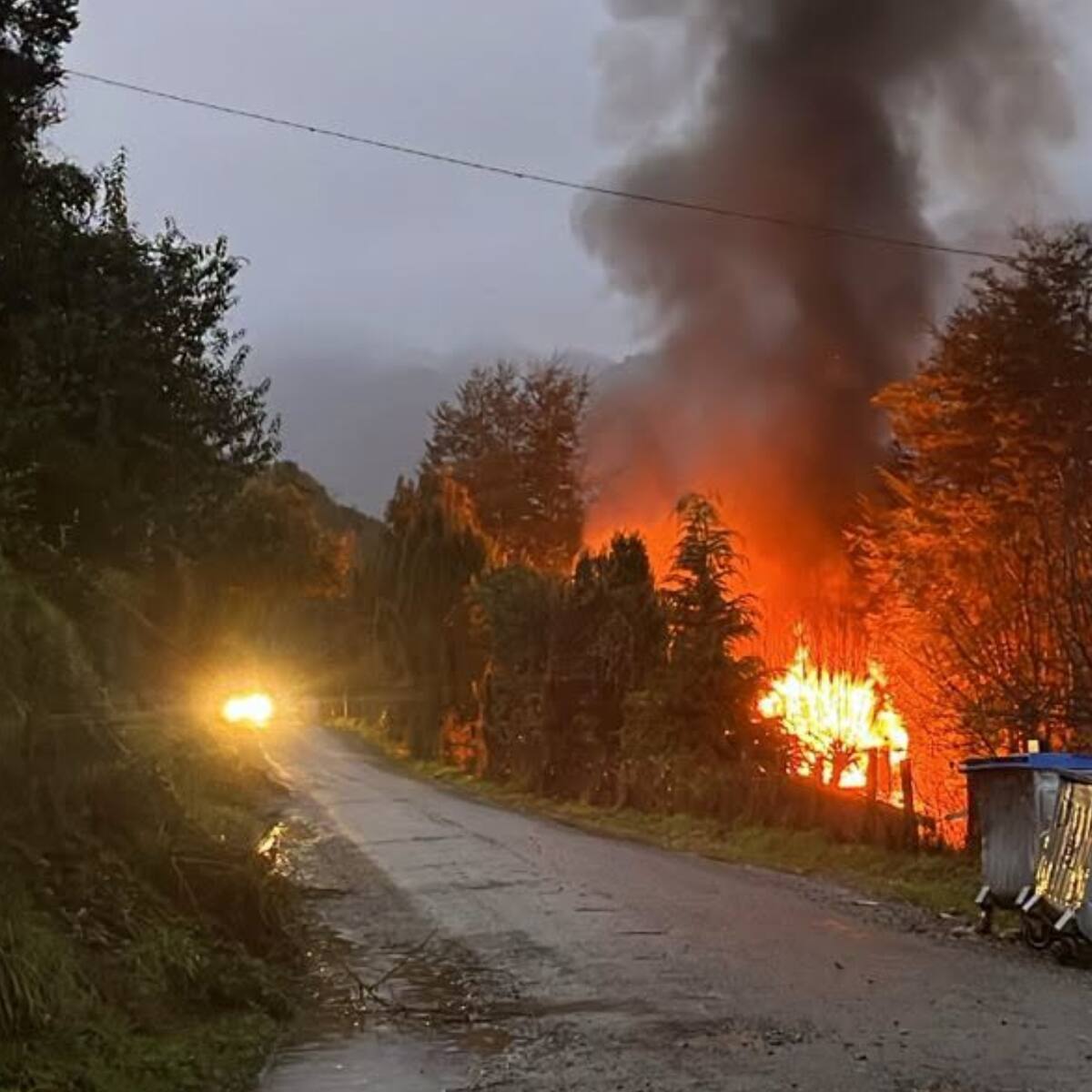 Incendio consume una vivienda en Puerto Varas y deja dos fallecidos: una menor logró escapar