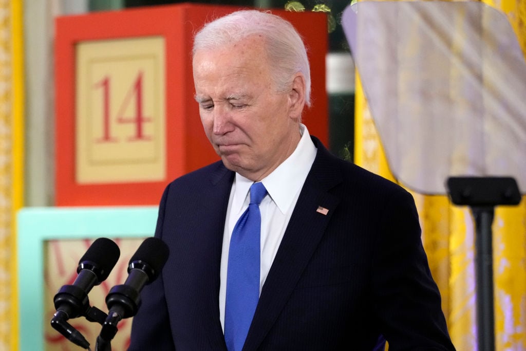 El presidente de Estados Unidos, Joe Biden, encabeza evento por Hanukkah en un salón de la Casa Blanca en la capital Washington DC