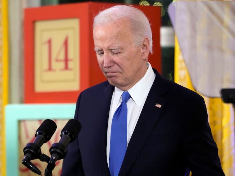 El presidente de Estados Unidos, Joe Biden, encabeza evento por Hanukkah en un salón de la Casa Blanca en la capital Washington DC