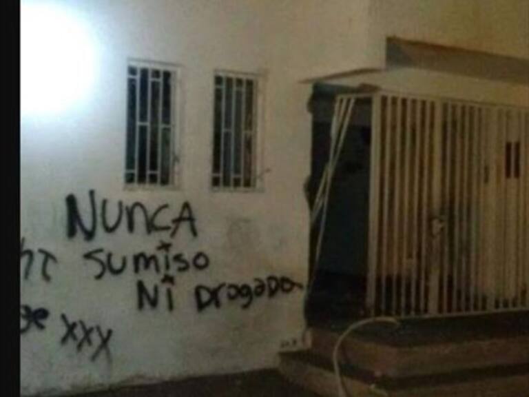 Desconocidos atacaron con artefacto explosivo la Corporación de Asistencia Judicial en Melipilla