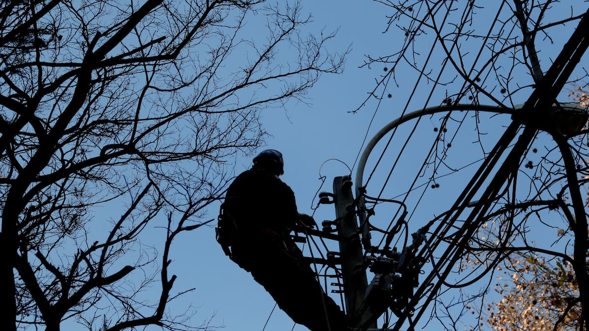 Corte de luz en la región Metropolitana deja a más de 7 mil personas sin suministro: estas son las comunas afectadas