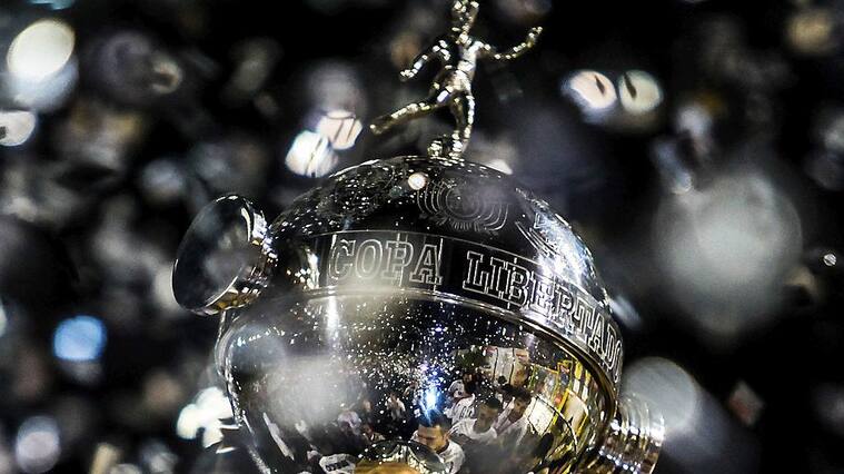 SAO PAULO, BRAZIL - JULY 04: Detail of the Trophy Santander Libertadores in the second leg of the final of the Copa Libertadores 2012 between Boca Juniors of Argentina and Corinthians of Brazil at Pacaembu Stadium on July 04, 2012 in Sao Paulo, Brazil. (Photo by Buda Mendes/LatinContent via Getty Images)