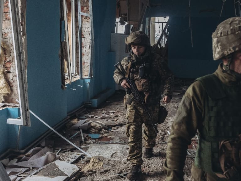 Hasta las bicicletas: ucranianos culpan a soldados rusos por robo de diversos artículos de civiles