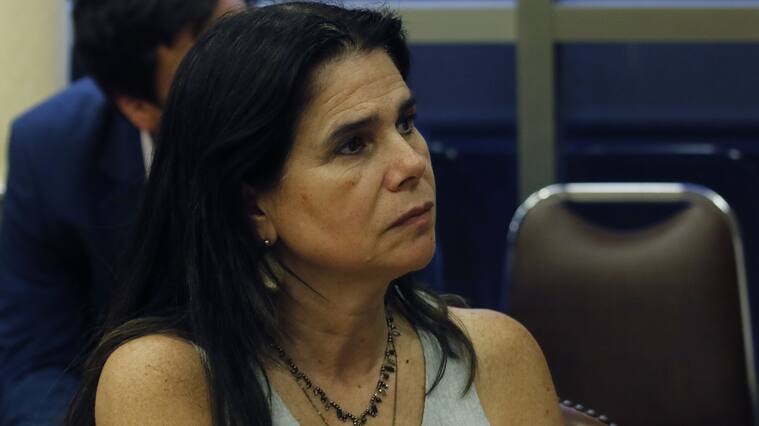 07 DE ENERO DE 2020/VALPARAISOLa diputada Ximena Ossandon, durante la sesion de la Comision de Salud de la Camara de Diputados, en donde se inicia el estudio del proyecto de ley que prohíbe el uso excesivo de la fuerza, así como la utilización de medios disuasivos que afecten la integridad física de las personas, y exige el respeto de los derechos humanos en el contexto de control o disolución de manifestaciones públicas por parte del personal policial.
FOTO: LEONARDO RUBILAR CHANDIA/AGENCIAUNO