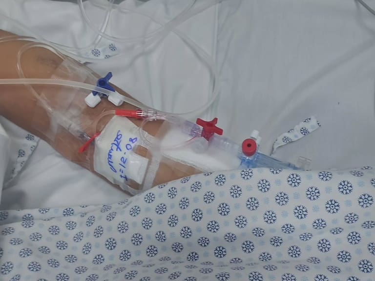 “Solo Dios sabe si vivo después de esto”: conocido cantante urbano chileno genera preocupación total por delicado estado de salud