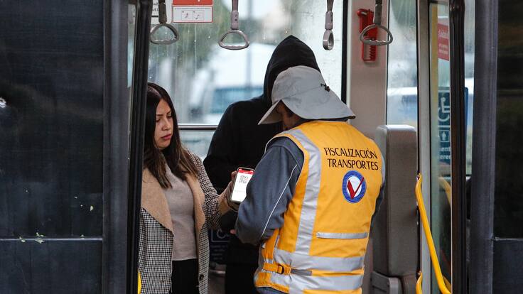 ¿Te puede cobrar mal? Alertan por riesgos en nuevo sistema de pago con reconocimiento facial en buses RED
