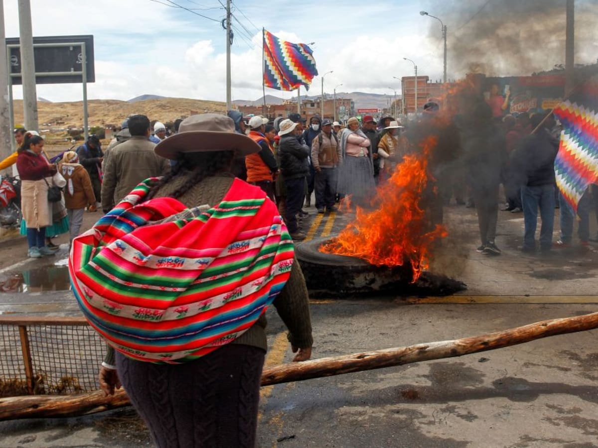 Perú: Dina Boluarte evalúa el estado de emergencia nacional