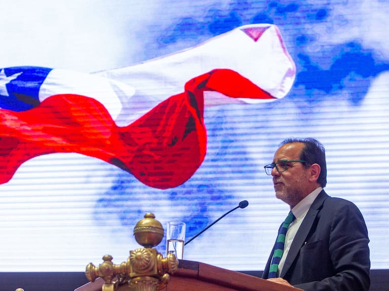 25 DE ENERO 2025 / SANTIAGO
El Partido Federación Regionalista Verde Social, anuncia la candidatura presidencial a la primaria de los partidos oficialistas del diputado Jaime Mulet.
FOTO: LUKAS SOLIS / AGENCIAUNO