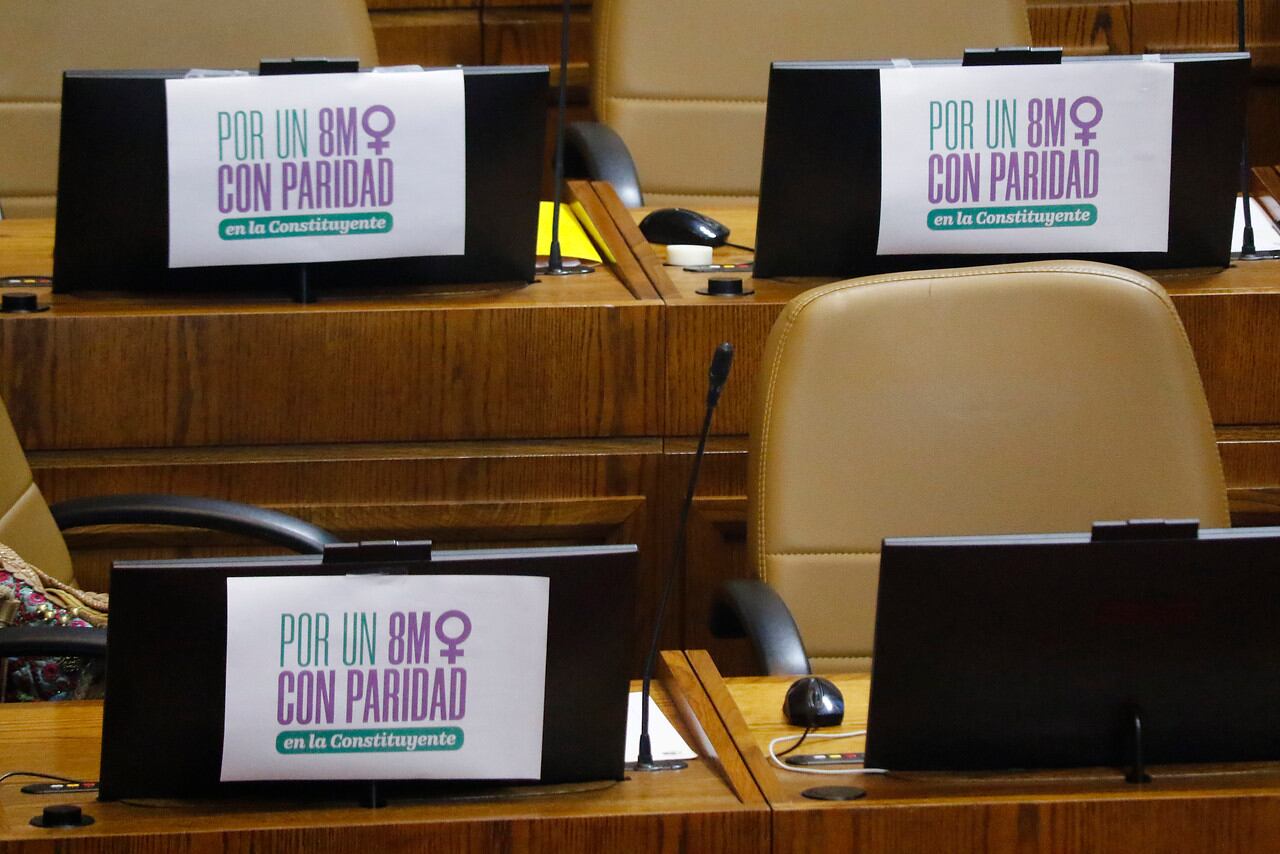 Parlamentarios buscando la paridad en el órgano constituyente