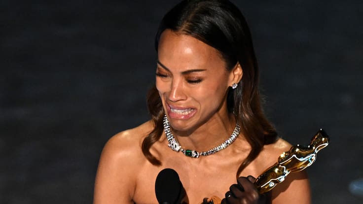 “Soy una orgullosa...”: Zoe Saldaña rompe en llanto en los Oscar 2025 tras ganar por la polémica “Emilia Pérez”