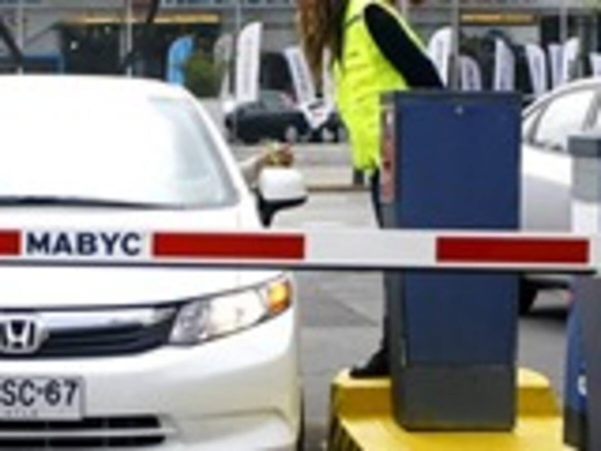 Diputado DC acusa al Senado de «desvirtuar» el proyecto de cobro de estacionamientos