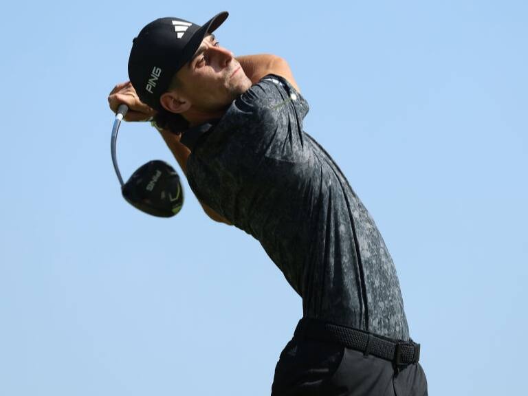 Joaquín Niemann llega al tercer lugar y se mete en la pelea por el título del International Series Omán