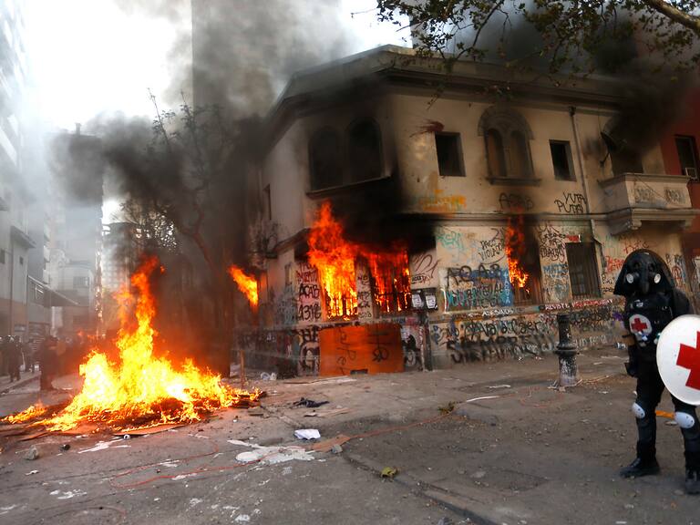 Incendio en edificio de Vicuña Mackenna