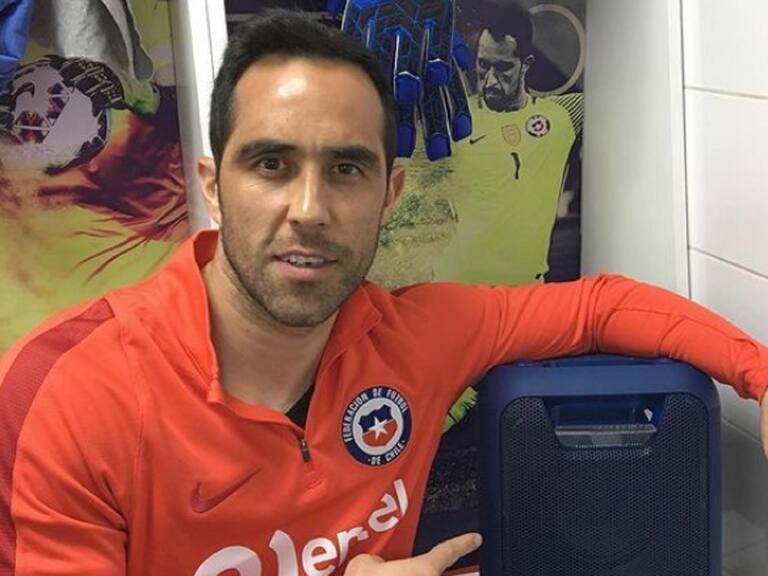 ¡Claudio Bravo hasta regaló entradas! Dani Urrizola mostró la generosa previa de Chile con los fanáticos en Brasil