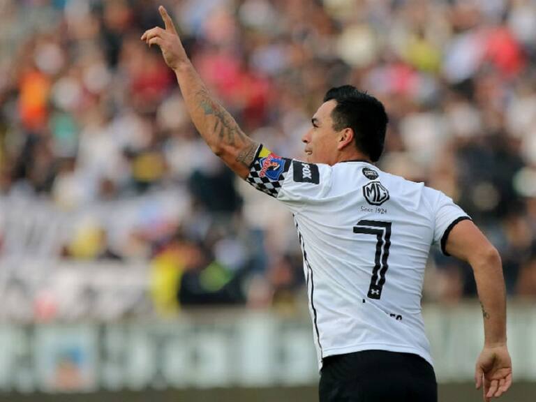 Esteban Paredes y su sentido adiós a Colo Colo: «Hoy me toca despedirme del equipo de mis amores»