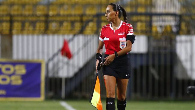 10 DE FEBRERO DE 2020/VIÑA DEL MARLa arbitro asistente Cindy Nahuelcoy, durante el partido por la fecha 3 del Campeonato Nacional AFP PlanVital 2020, entre Everton y Coquimbo Unido, disputado en el Estadio Sausalito.
FOTO: LEONARDO RUBILAR CHANDIA/AGENCIAUNO