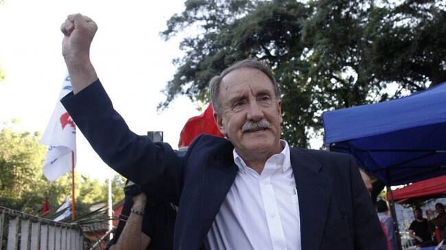 16 de noviembre del 2017/SANTIAGO El candidato presidencial de Unión Patriótica, Eduardo Artés, realizó su cierre de campaña en la Plaza Brasil.
FOTO: LEONARDO RUBILAR/AGENCIAUNO