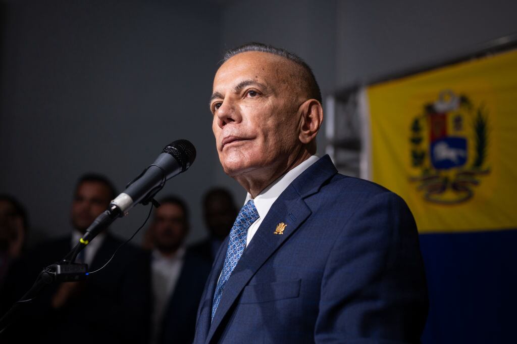 A último minuto: Manuel Rosales se inscribe en las presidenciales y se enfrentará a Nicolás Maduro
