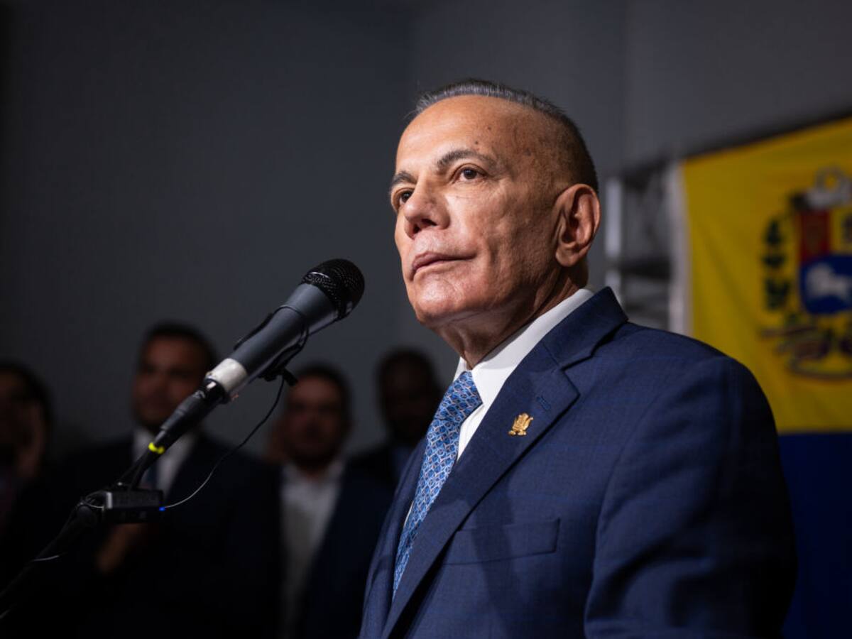 A último minuto: Manuel Rosales logra inscribir candidatura para las presidenciales y se enfrentará a Nicolás Maduro