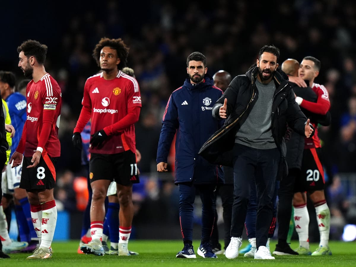 Rubén Amorim tiene un amargo estreno en la banca del Manchester United