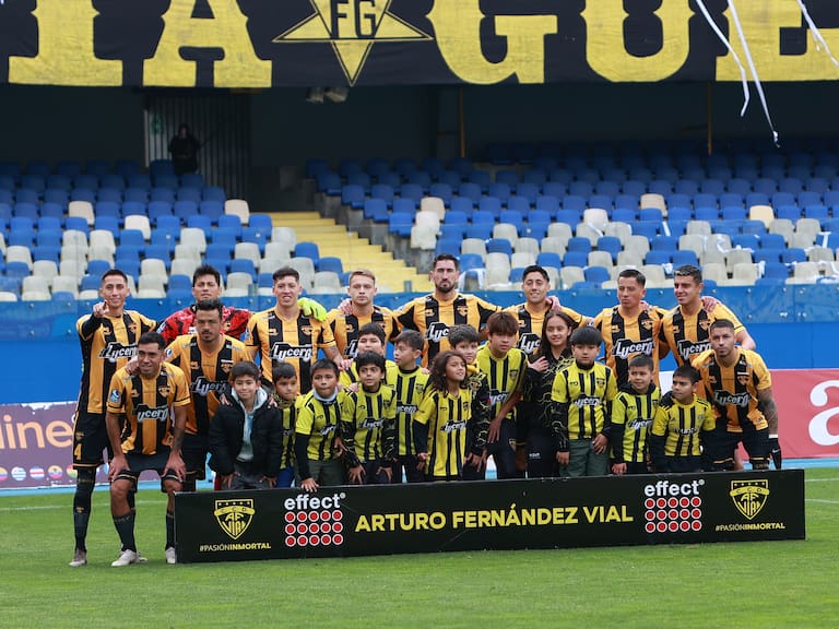 Plantel de Fernández Vial abandona los entrenamientos por no pago de sueldos